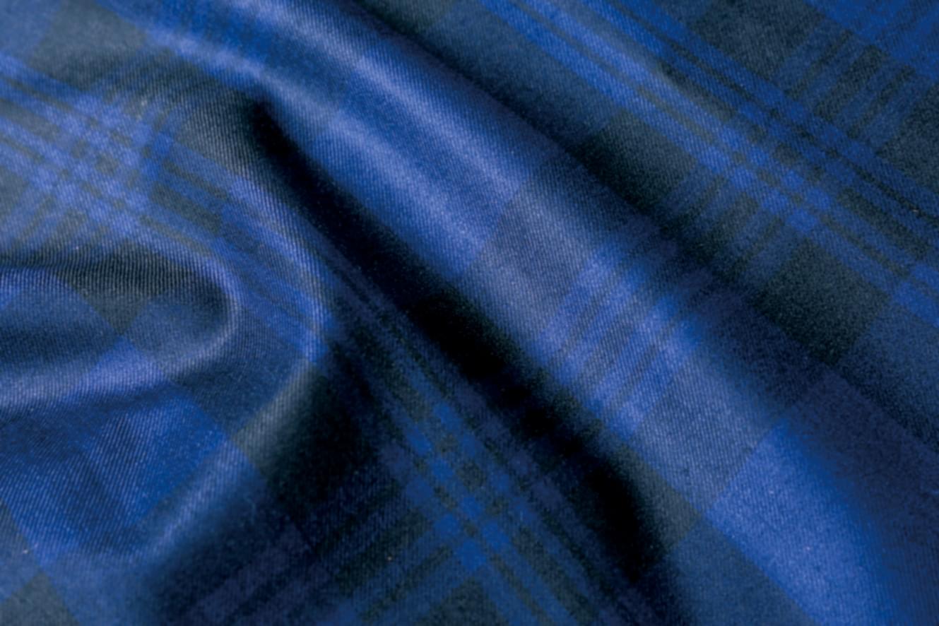 ブラックとブルーによる「麻布タータン」。詳細はこちらで解説。