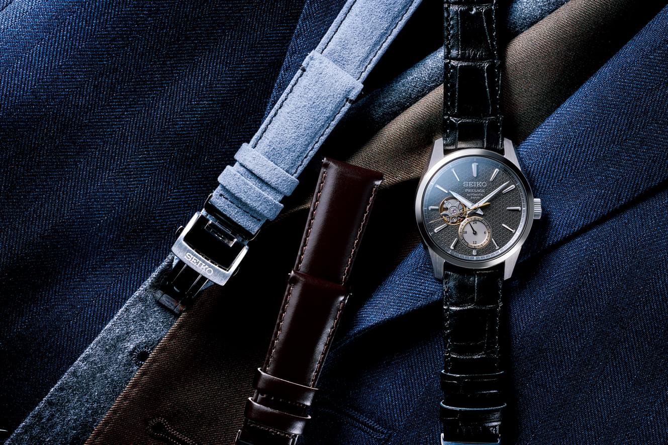 服装に応じて付け替え可能な3種類のストラップを付属。