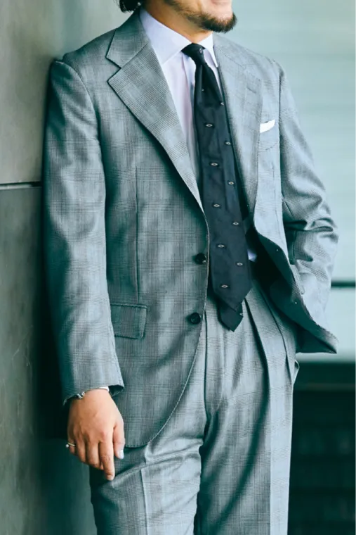 シャツを着た男性